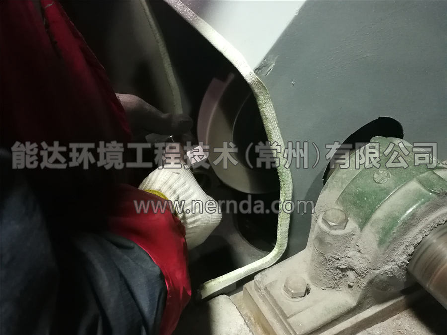  使用了我公司設計生產的濾筒除塵設備一段時間后，工人的工作環(huán)境得到了大大的改善