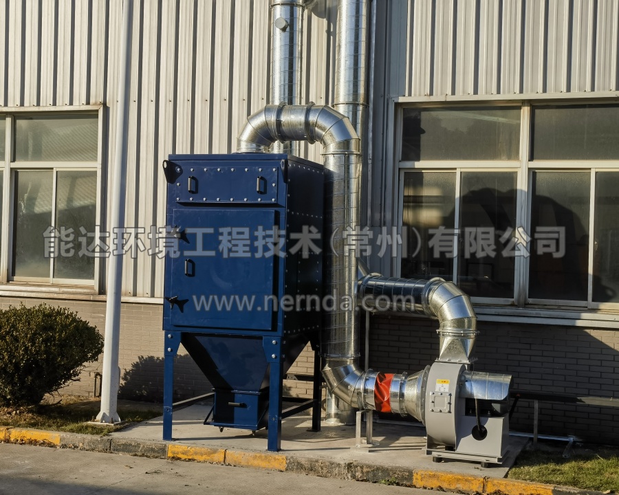 圖為我司定制的模塊濾筒除塵器在現(xiàn)場的運行情況，設(shè)備穩(wěn)定運行，處理效果良好，得到了客戶的一致好評。
